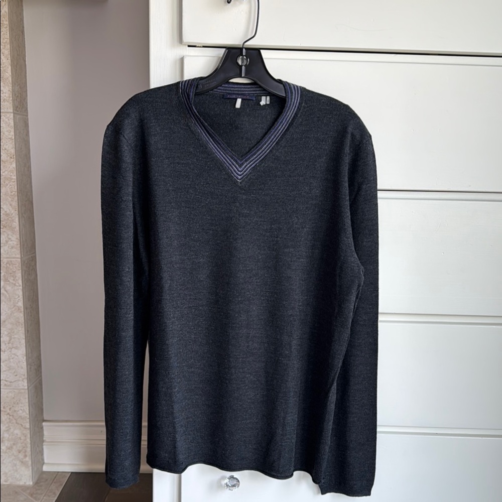 ELIE TAHARI Men’s V-Neck Pullover Sweater